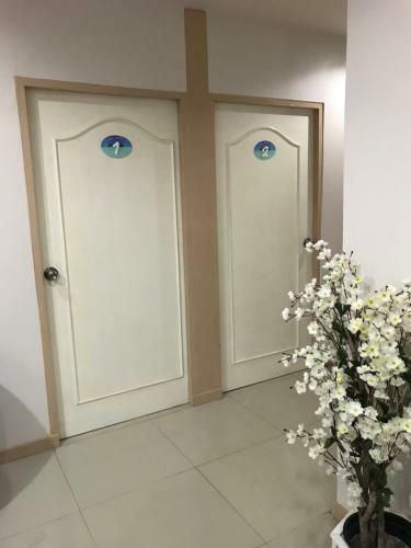 Hostal B Place Guesthouse