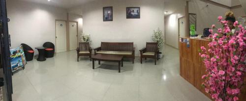 Hostal B Place Guesthouse