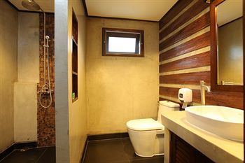 Hostal Ibiza House Phi Phi