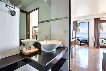 Hotel Crystal Bay Beach Resort