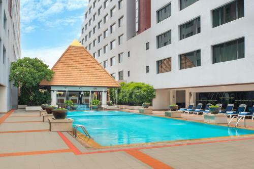 Twin Towers Hotel