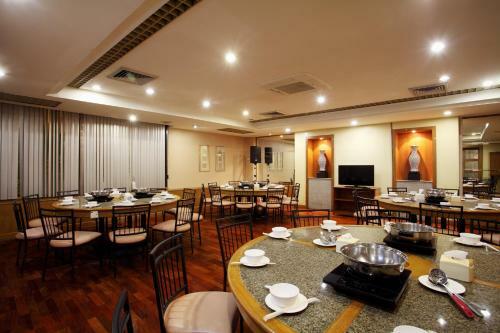 Twin Towers Hotel