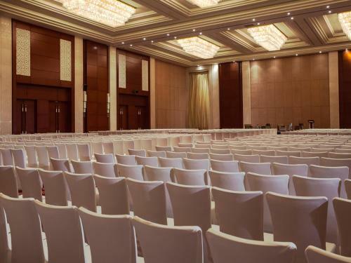 Renaissance Tianjin Lakeview Hotel