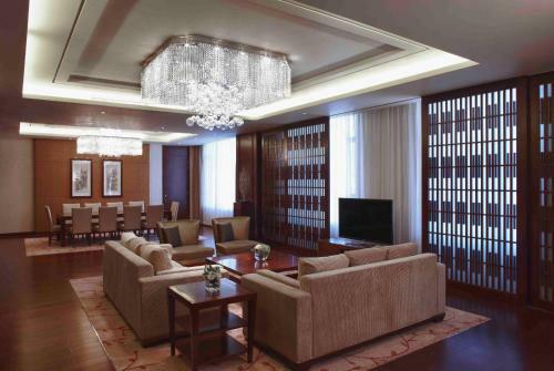 Renaissance Tianjin Lakeview Hotel