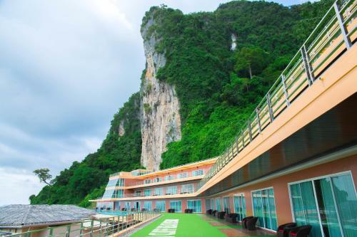 Hotel Phi Phi Cliff Beach Resort