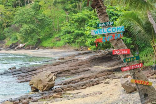 Hotel Phi Phi Sunset Bay Resort