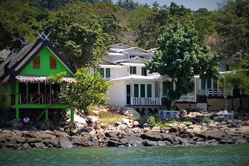 Phi Phi Cozy Sea Front Resort