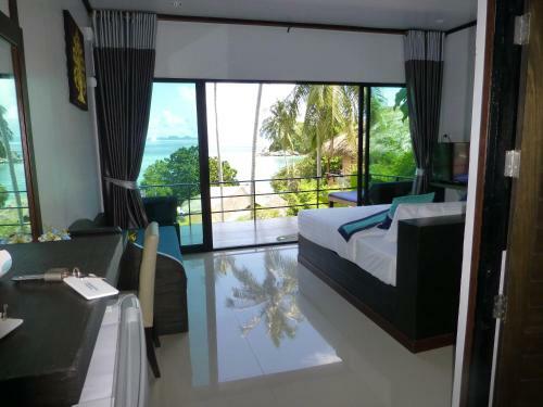 Hotel Kathalee Beach Resort & Spa