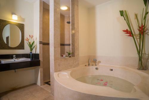 Hotel Samui Sense Beach Resort