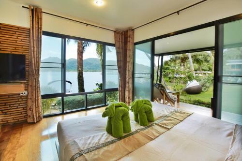Hotel Resolution Resort