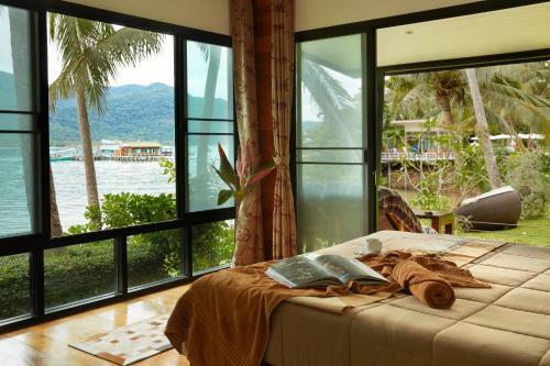 Hotel Resolution Resort