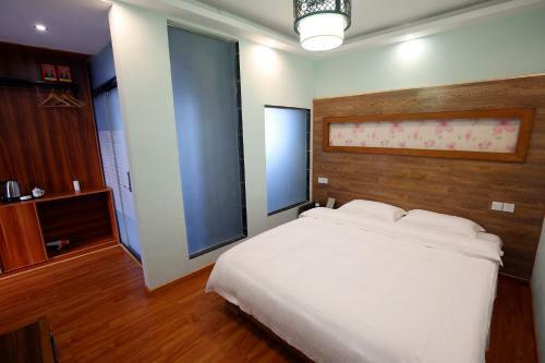 Hostal Fenghuang Ancient City Jiaxing Inn