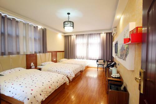 Hostal Fenghuang Ancient City Jiaxing Inn