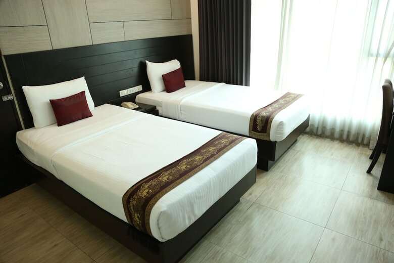 Boss Suites Nana Hotel