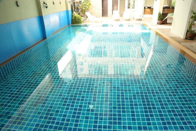 Boss Suites Nana Hotel