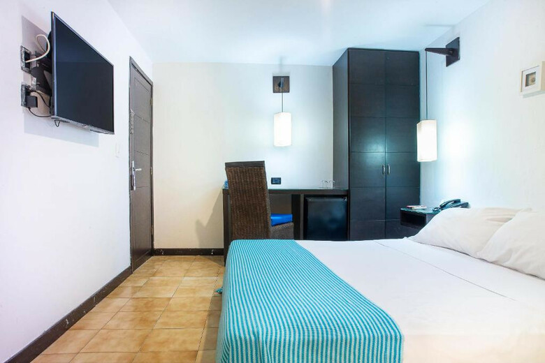 Hotel Santorini Express Y Caba�as