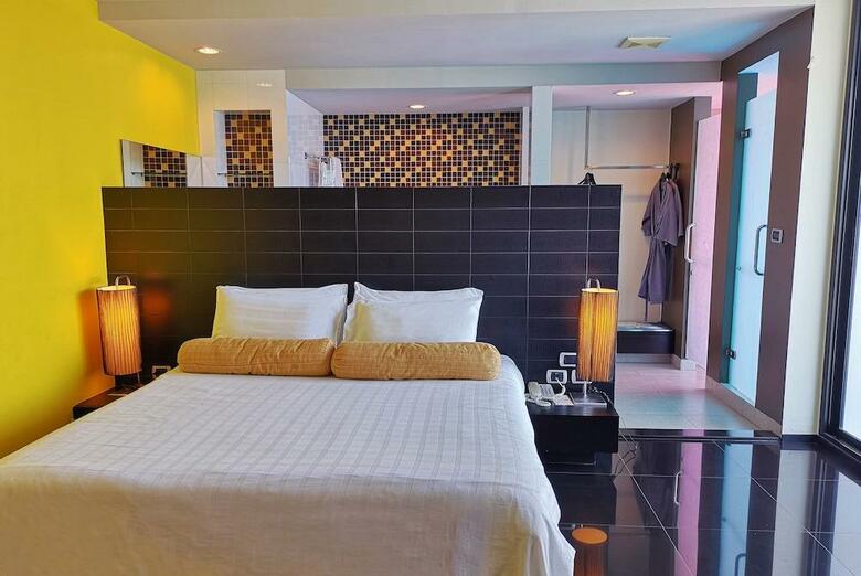 Tsix5 Hotel