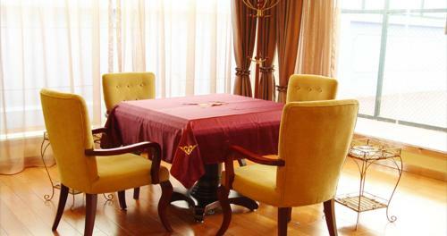 Dynasty Hotel