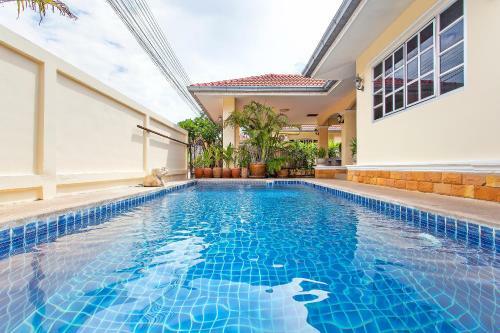 Villa Baan Chokdee - 5 Bed - Private Pool