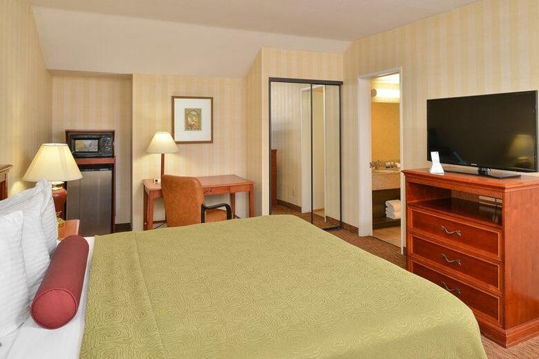 Hotel Best Western Raffles Inn & Suites