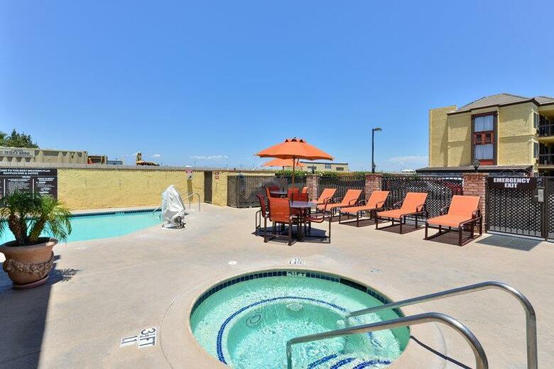 Hotel Best Western Raffles Inn & Suites