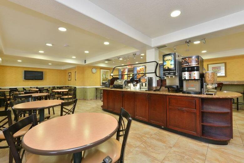 Hotel Best Western Raffles Inn & Suites