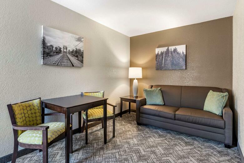 Hotel Comfort Inn & Suites