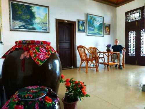 Yangshuo Moon Resort Hotel