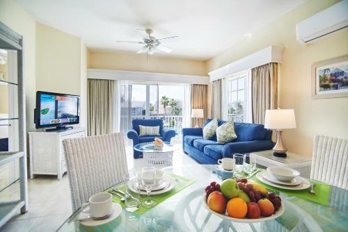 Hotel Sandyport Beach Resort