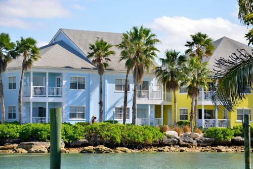 Hotel Sandyport Beach Resort