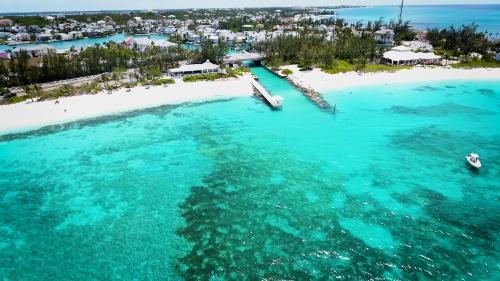 Hotel Sandyport Beach Resort