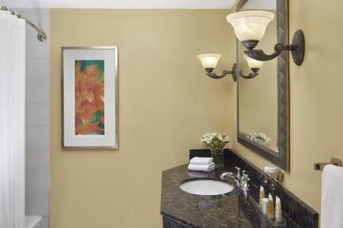 Hotel Beach Tower Atlantis Autograph Collection
