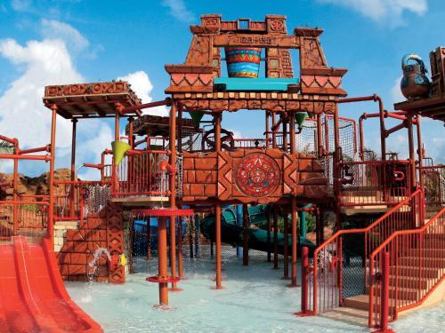 Hotel Beach Tower Atlantis Autograph Collection