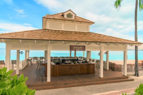 Hotel Beach Tower Atlantis Autograph Collection