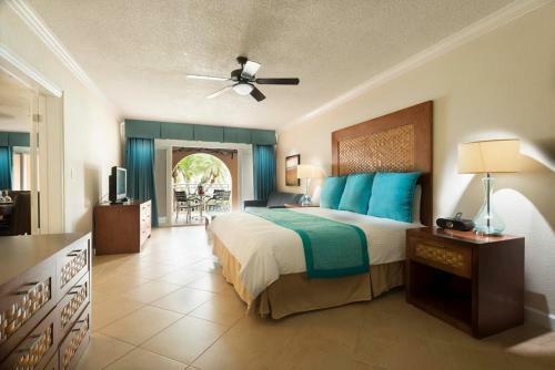 Hotel Divi Little Bay Beach Resort