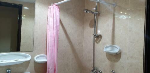 Royal Creek Hotel