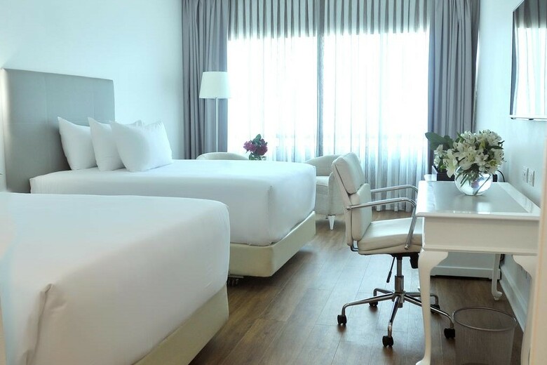 Hotel NH Collection Plaza Santiago