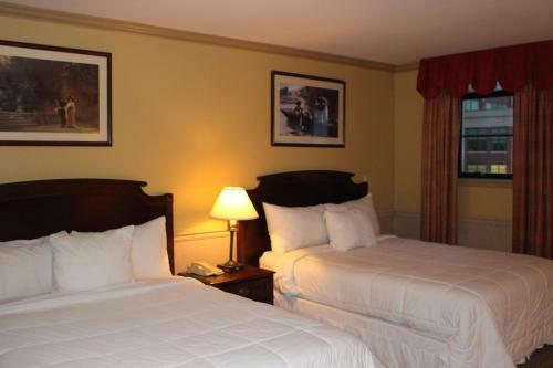 Roberts Riverwalk Urban Resort Hotel