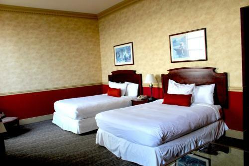 Roberts Riverwalk Urban Resort Hotel