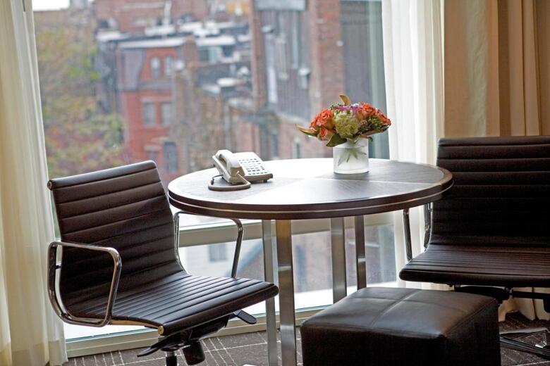 Hotel Colonnade