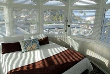 Glenmore Plaza Hotel