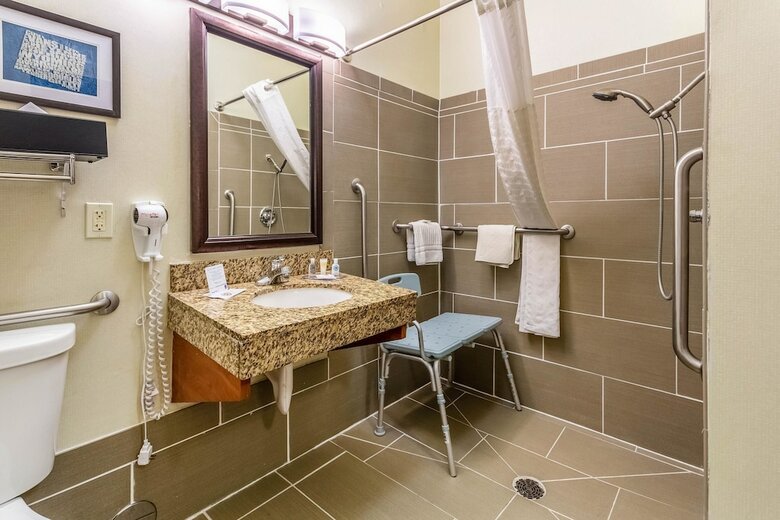 Hotel Comfort Inn And Suites