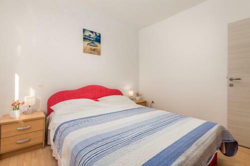 Apartment Klenovica 5575a