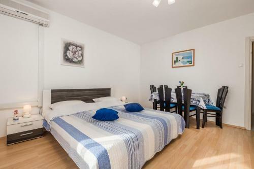Apartment Klenovica 5575a