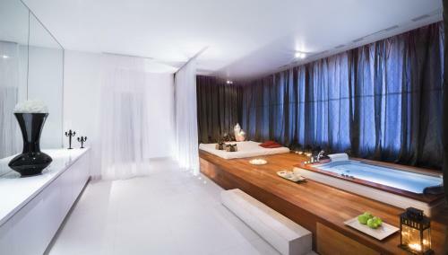 Aminess Maestral Hotel
