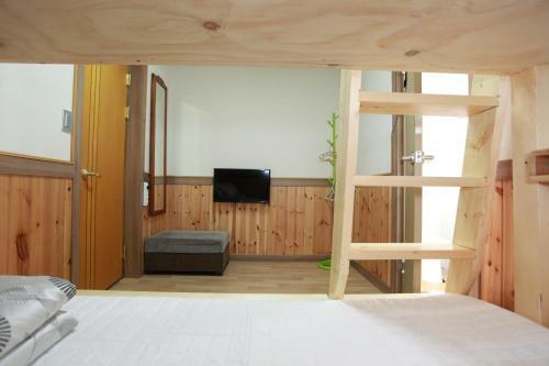Hostal Pine Garden Guesthouse