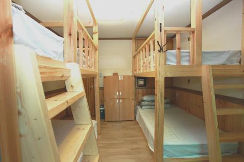 Hostal Pine Garden Guesthouse