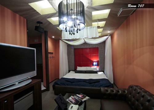 Hotel Glare Zip Club