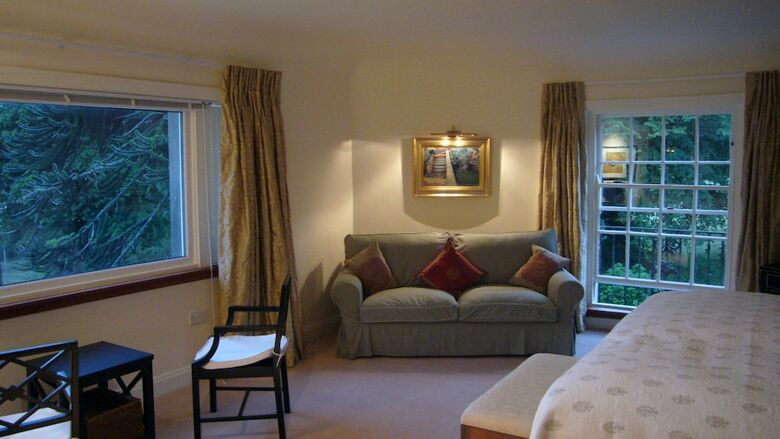 Hostal Melfort House
