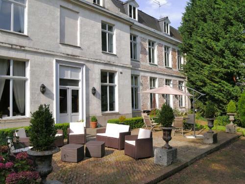 Bed & Breakfast Chambres D'h�tes Ch�teau De Courcelette